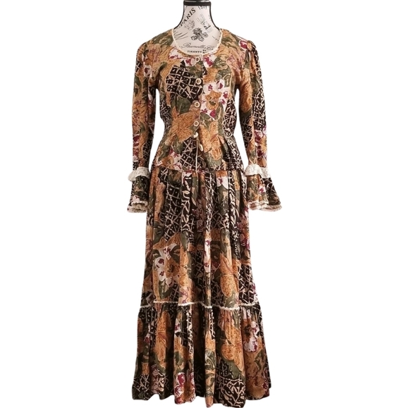 π¨π¦ 90s Autumn Color Floral Blouse With Lace Detail and a Bell Sleeves Size Small - Picture 2 of 10